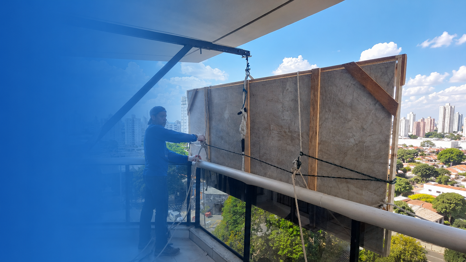 Operação de içamento profissional realizada pela Real Içamentos